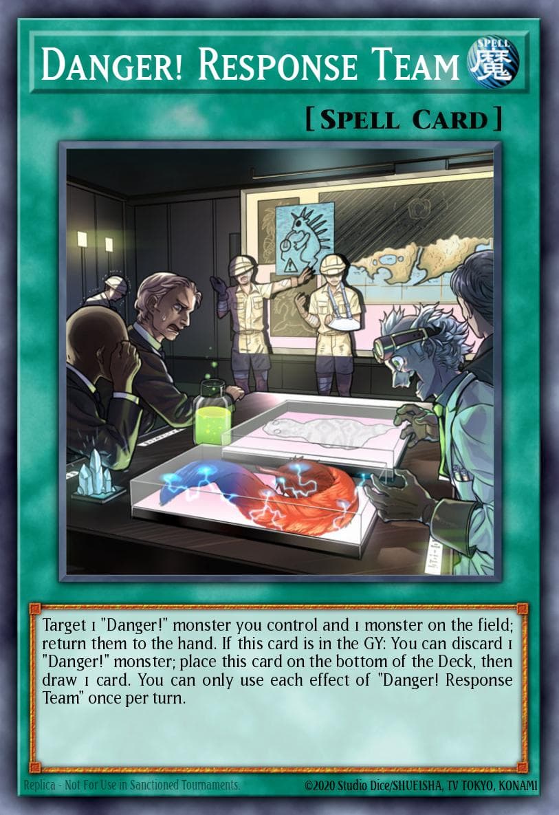 Danger! Response Team 2019 Gold Sarcophagus Tin Mega Pack card