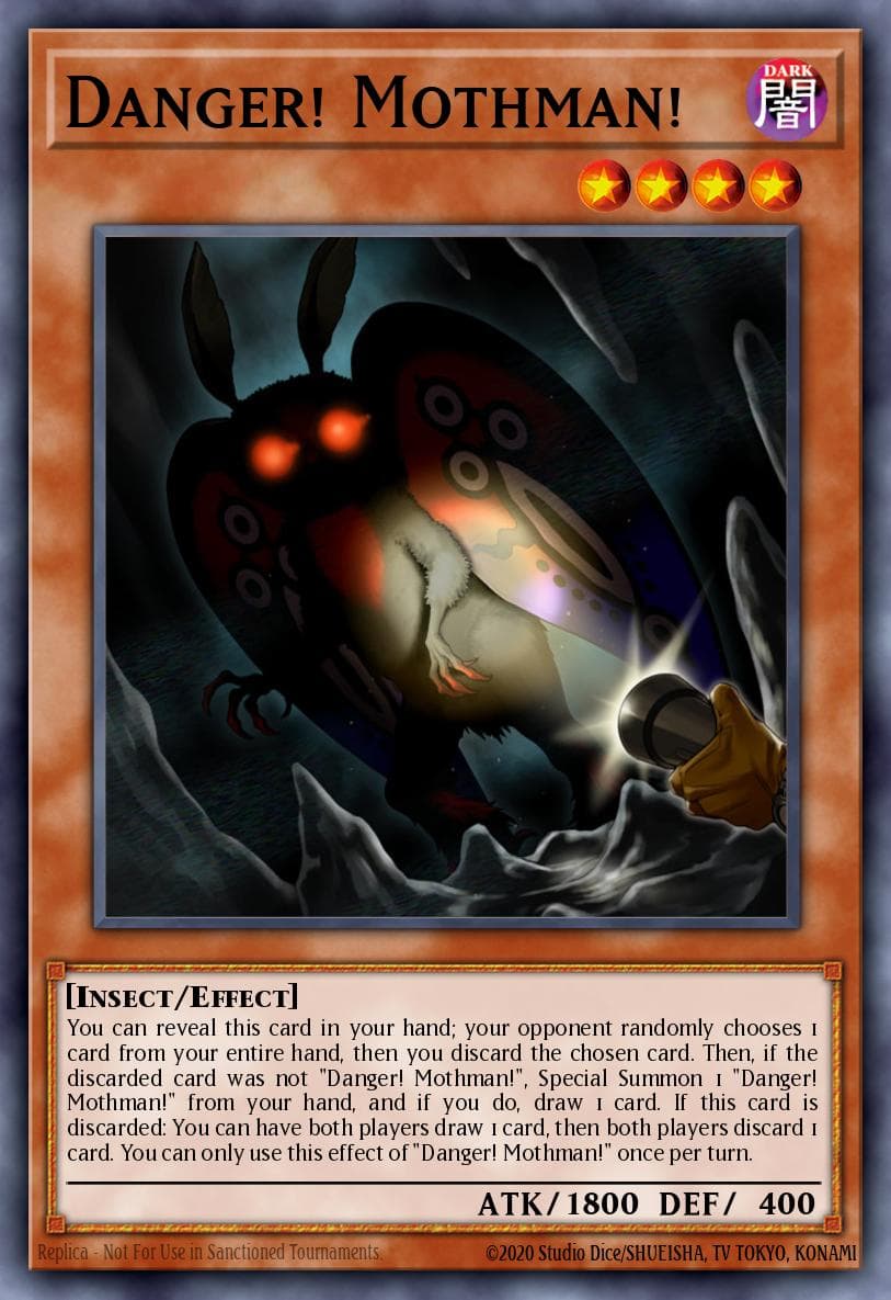 Danger! Mothman! 2019 Gold Sarcophagus Tin Mega Pack card